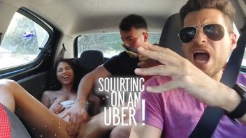 After Watching Foreign Movies, Driving Uber To Pick Up Passengers And Then Gang-raping Vaginal With A Customer Who Is Horny. I'm In My Mouth.
