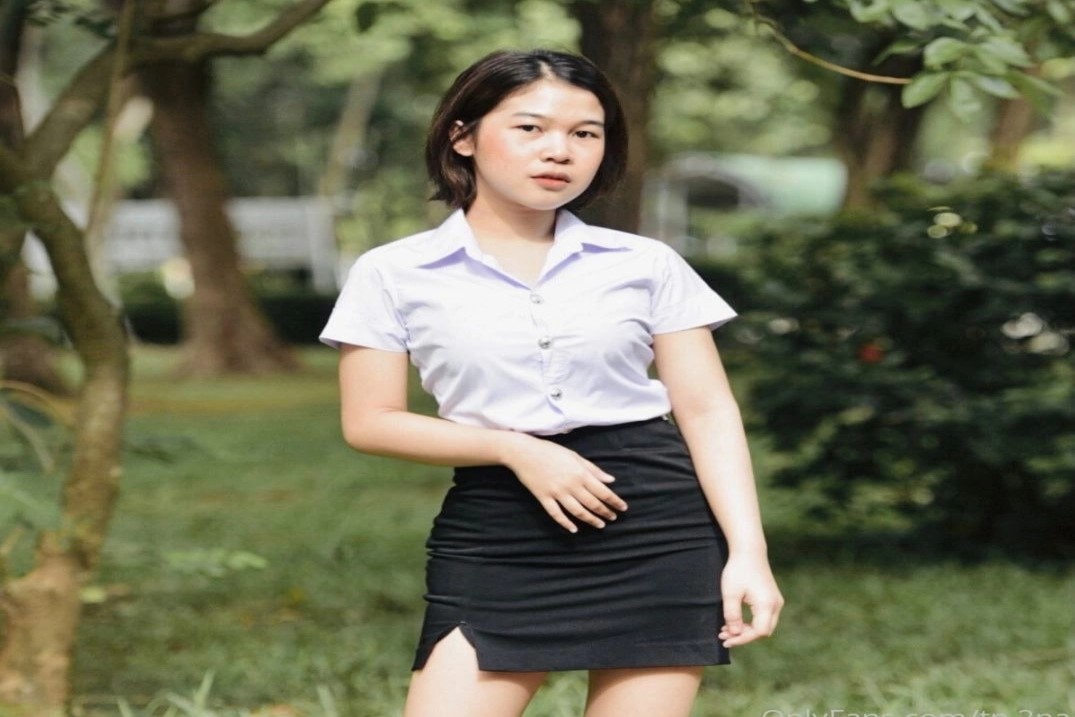 Video Nong Min yang sedang digerebek dan disetubuhi saat masih mengenakan seragam sekolah telah bocor. Menakjubkan.
