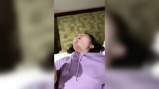 Guangdong'lu 32 yaşındaki zengin kadın sırtında Dior marka bir Porsche ile geziyor, erkek arkadaşıyla çılgın bir arzu içinde seks yapıyor ve kondom kullanmadan kendinden geçerken sürekli inliyor
